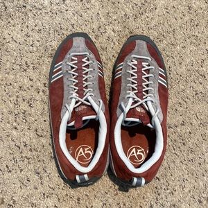 The North Face A5 leisure sneaker waterproof treated like new, barely used